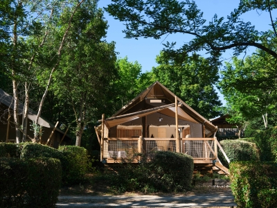Image hebergement insolite JUNGLE LODGE SUR PILOTIS