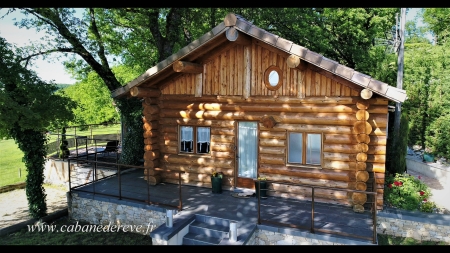 Image hebergement insolite CHALET-CABANE EN RONDINS AVEC SPA ET CUISINE D'ETE