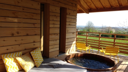 Image hebergement insolite LA CABANE DU PERCHE - LA GRANDE CABANE & SPA