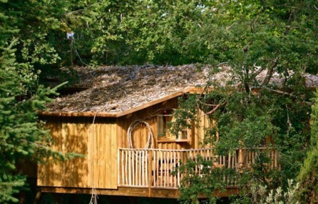 Image hebergement insolite LES CABANES PERCHÉES AUX CABANES DE JEANNE