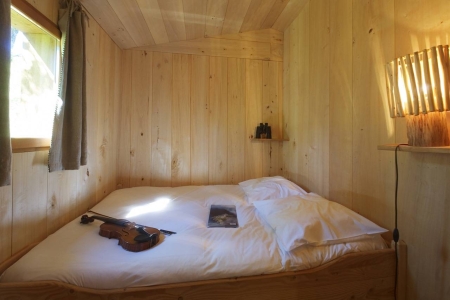 Image hebergement insolite LES CABANES PERCHÉES AUX CABANES DE JEANNE