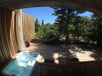 Image hebergement insolite BIEN LOIN D'ICI - SPA