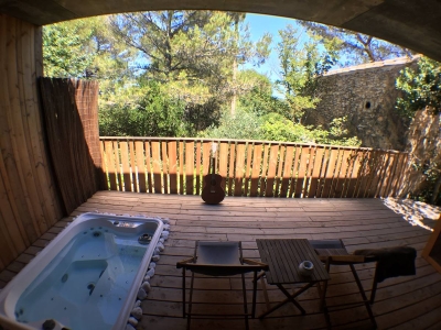 Image hebergement insolite BIEN LOIN D'ICI - SPA