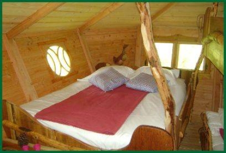 Image hebergement insolite LES CABANES DE CHANTECLAIR