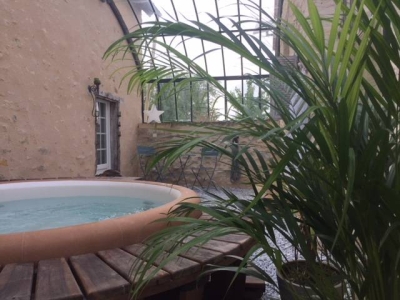 Image hebergement insolite LA SUITE DE CHARME AVEC  JACUZZI PRIVATIF