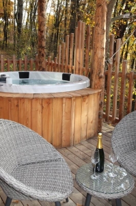 Image hebergement insolite LES CABANES JACQUOISES