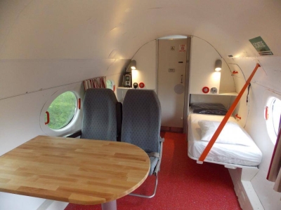 Image hebergement insolite LES AVIONS DU CAMPING LE HAUT-VILLAGE