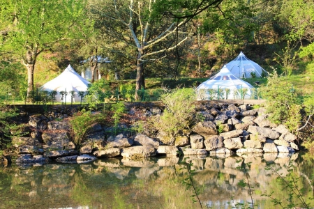 Image hebergement insolite CHÂTAIGNE ÉTOILÉE EN BORD DE RIVIERE