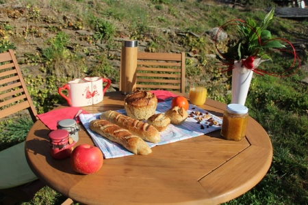 Image hebergement insolite LES CHATAIGNES DU CAMPING LE MOULIN DE LUECH** EN CEVENNES