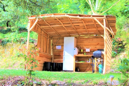 Image hebergement insolite LES CHATAIGNES DU CAMPING LE MOULIN DE LUECH** EN CEVENNES