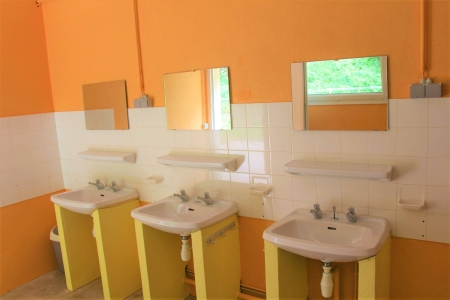 Image hebergement insolite LES CHATAIGNES DU CAMPING LE MOULIN DE LUECH** EN CEVENNES