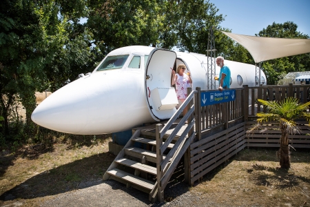 Image hebergement insolite LES AVIONS DU CAMPING LE HAUT-VILLAGE
