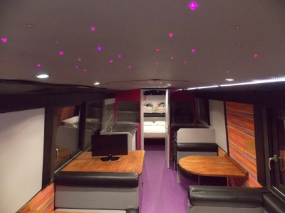 Image hebergement insolite LE BUS VIP STAR DU CAMPING LE HAUT VILLAGE