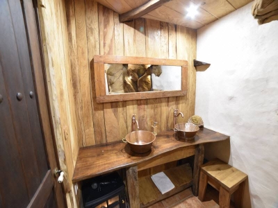 Image hebergement insolite LE GITE DU GOUBELIN : FEERIE, PISCINE ET JACUZZI