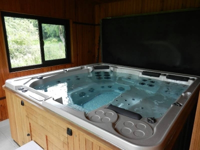 Image hebergement insolite LE GITE DU GOUBELIN : FEERIE, PISCINE ET JACUZZI