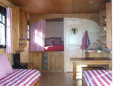 Image hebergement insolite LES ROULOTTES DE LA RISLE : PISCINE ET JACUZZI