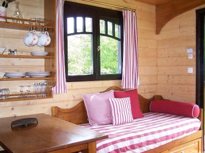 Image hebergement insolite LES ROULOTTES DE LA RISLE : PISCINE ET JACUZZI