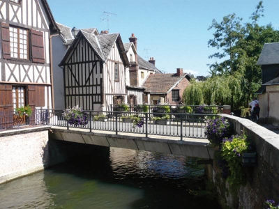 Image hebergement insolite LES ROULOTTES DE LA RISLE : PISCINE ET JACUZZI
