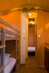 Image hebergement insolite LES ROULOTTES DU CAMPING LE HAUT VILLAGE