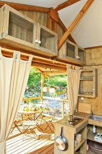 Image hebergement insolite LES CABANES LODGES DES CABANES DE JEANNE 