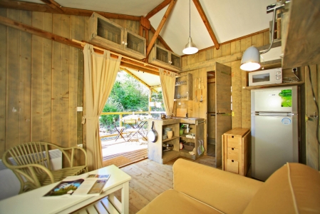 Image hebergement insolite LES CABANES LODGES DES CABANES DE JEANNE 