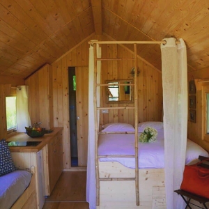 Image hebergement insolite LA PRADELA - TINY HOUSE AVEC JACUZZI DES CABANES DE JEANNE