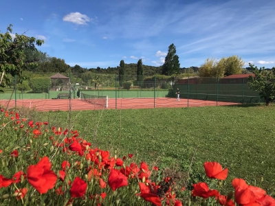 Image hebergement insolite ROULOTTE AUX VOLETS ROUGES