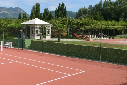 Image hebergement insolite ROULOTTE AUX VOLETS ROUGES