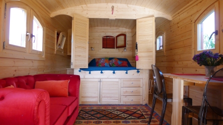 Image hebergement insolite ROULOTTE AUX VOLETS ROUGES