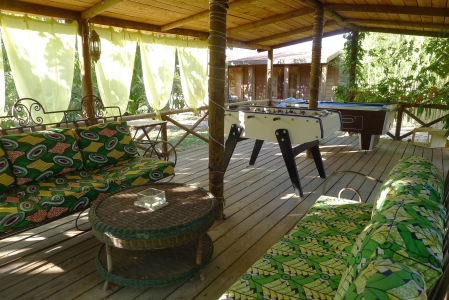 Image hebergement insolite ROULOTTE AUX VOLETS ROUGES