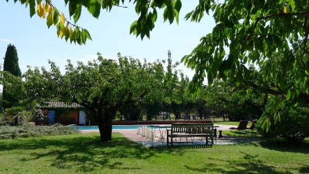 Image hebergement insolite ROULOTTE AUX VOLETS ROUGES