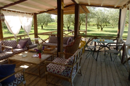 Image hebergement insolite ROULOTTE AUX VOLETS ROUGES