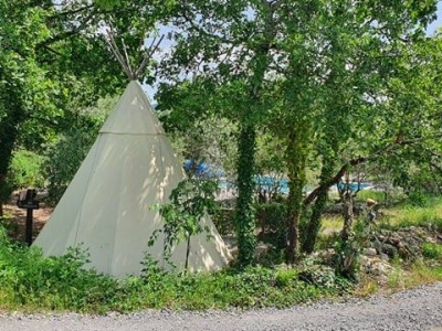 Image hebergement insolite TIPI LODGE AVEC SPA PRIVATIF EN ACCÈS ILLIMITÉ