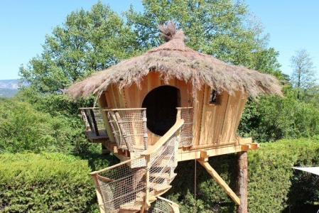 Image hebergement insolite CABANE AUX OISEAUX